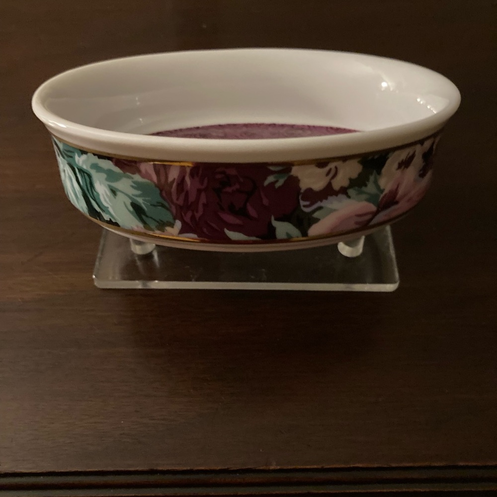 Vtg: Saturday Knight , Ltd, oval soap dish